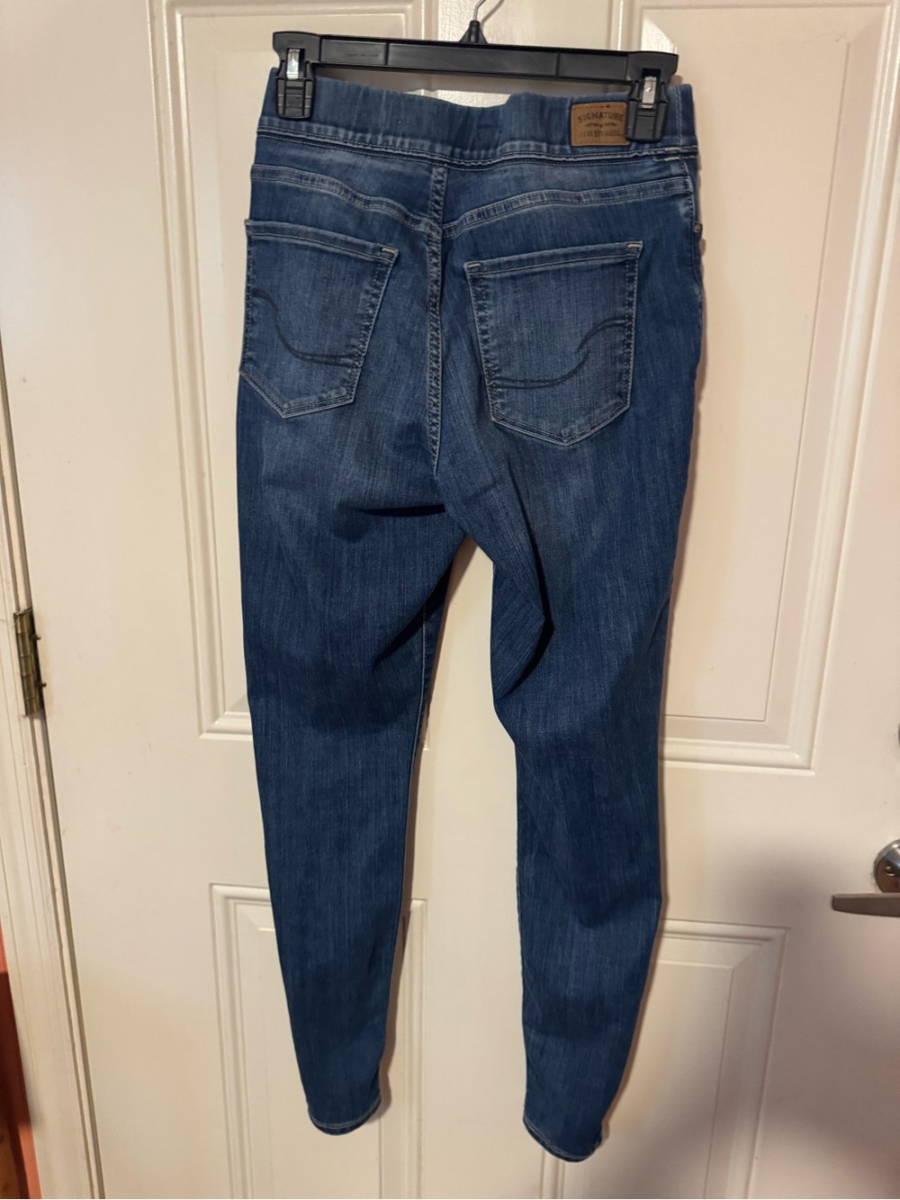 Signature by Levi Strauss Women's Dark Blue Denim Jeggings